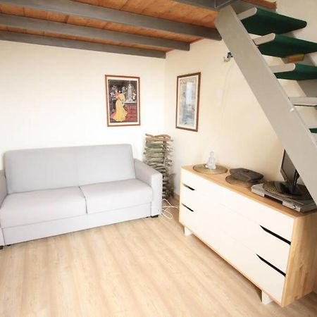 Bilocale Fronte Mare Lägenhet Marina Di Pisa Exteriör bild